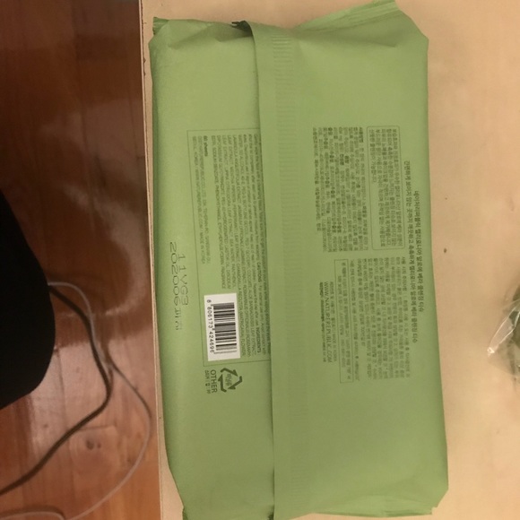 Nature Republic Aloe Vera Gel & Cleansing Tissues - Picture 4 of 4